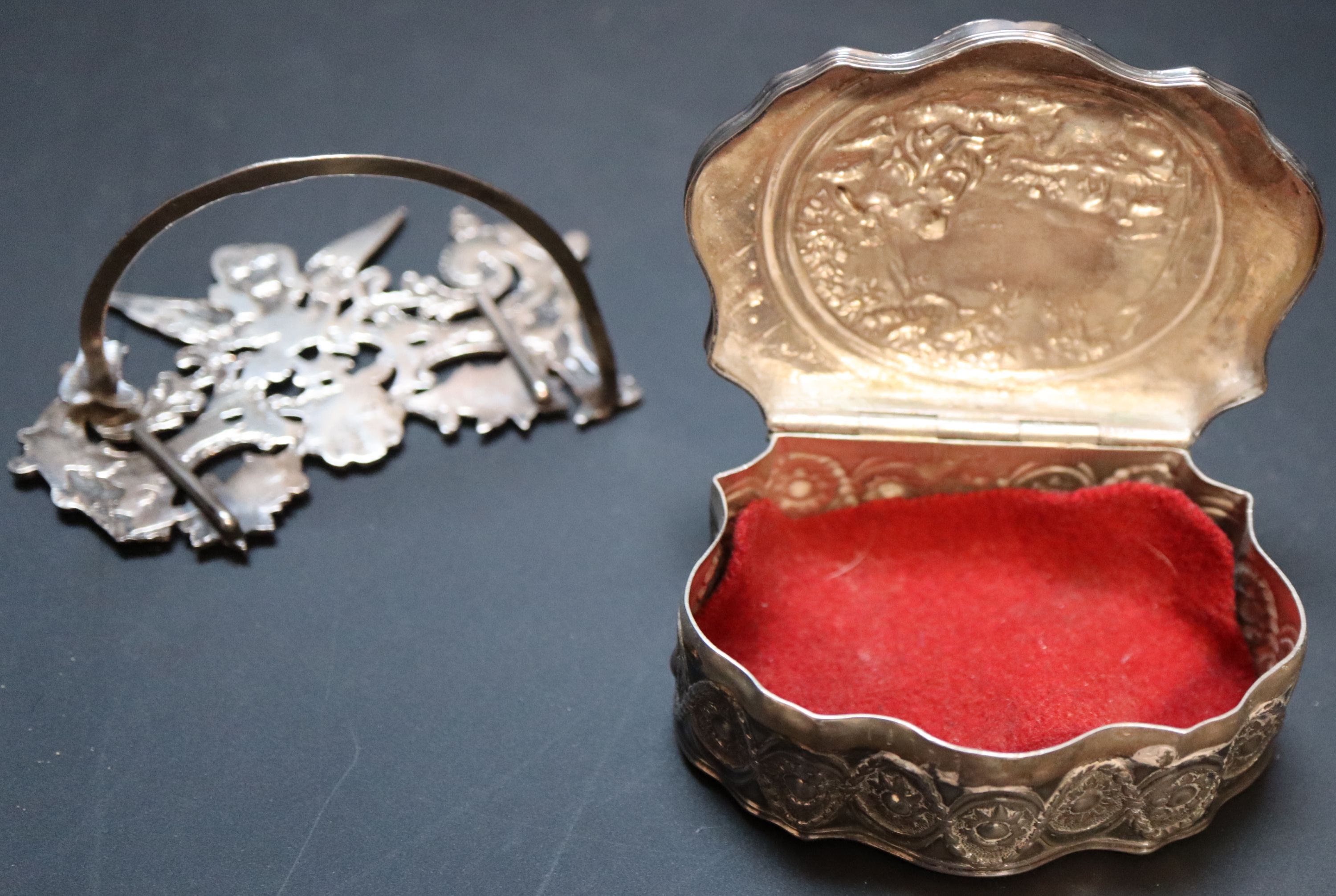 A pair of late Victorian pierced scroll silver menu holders,